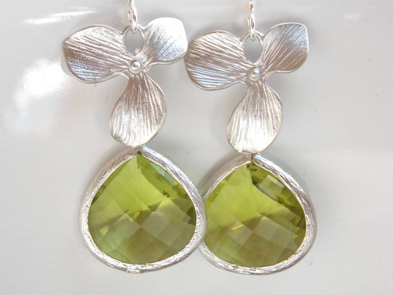 Grüne Ohrringe, Grüner Apfel, Glasohrringe, Silber Orchidee Blumenohrringe, Hochzeitsschmuck, Brautjungfer Geschenk von mlejewelry