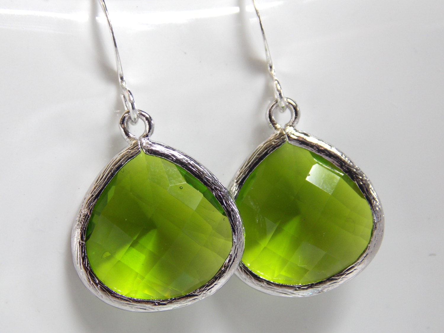 Grüne Ohrringe, Peridot Grüner Apfel Grün, Silber, Grüne Hochzeit Schmuck, Brautjungfer Geschenke, Freund Geschenk Grüne Ohrringe, Peridot Grüner Apfel Grün, Silber, Grüne Hochzeit Schmuck, Brautjungfer Geschenke, Freund Geschenk von mlejewelry