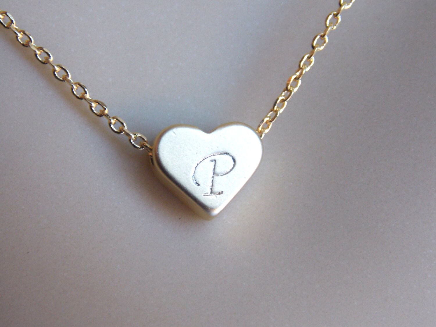 Herz Personalisierte Halskette, Gold Baby Shower, Anhänger, Initial Hand Gestempelt, Valentinstag Geschenk Herz Personalisierte Halskette, Gold Baby Shower, Anhänger, Initial Hand Gestempelt, Valentinstag Geschenk von mlejewelry