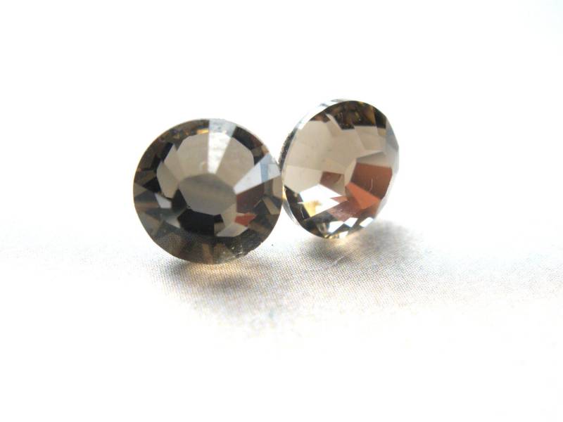 Ohrstecker, Post Swarovski-Kristall, Graue Ohrringe, Braune Ohrringe Beige Bronze, Greige Farbe, Brautjungfer Geschenke Ohrstecker, Post Swarovski-Kristall, Graue Ohrringe, Braune Ohrringe Beige Bronze, Greige Farbe, Brautjungfer Geschenke von mlejewelry