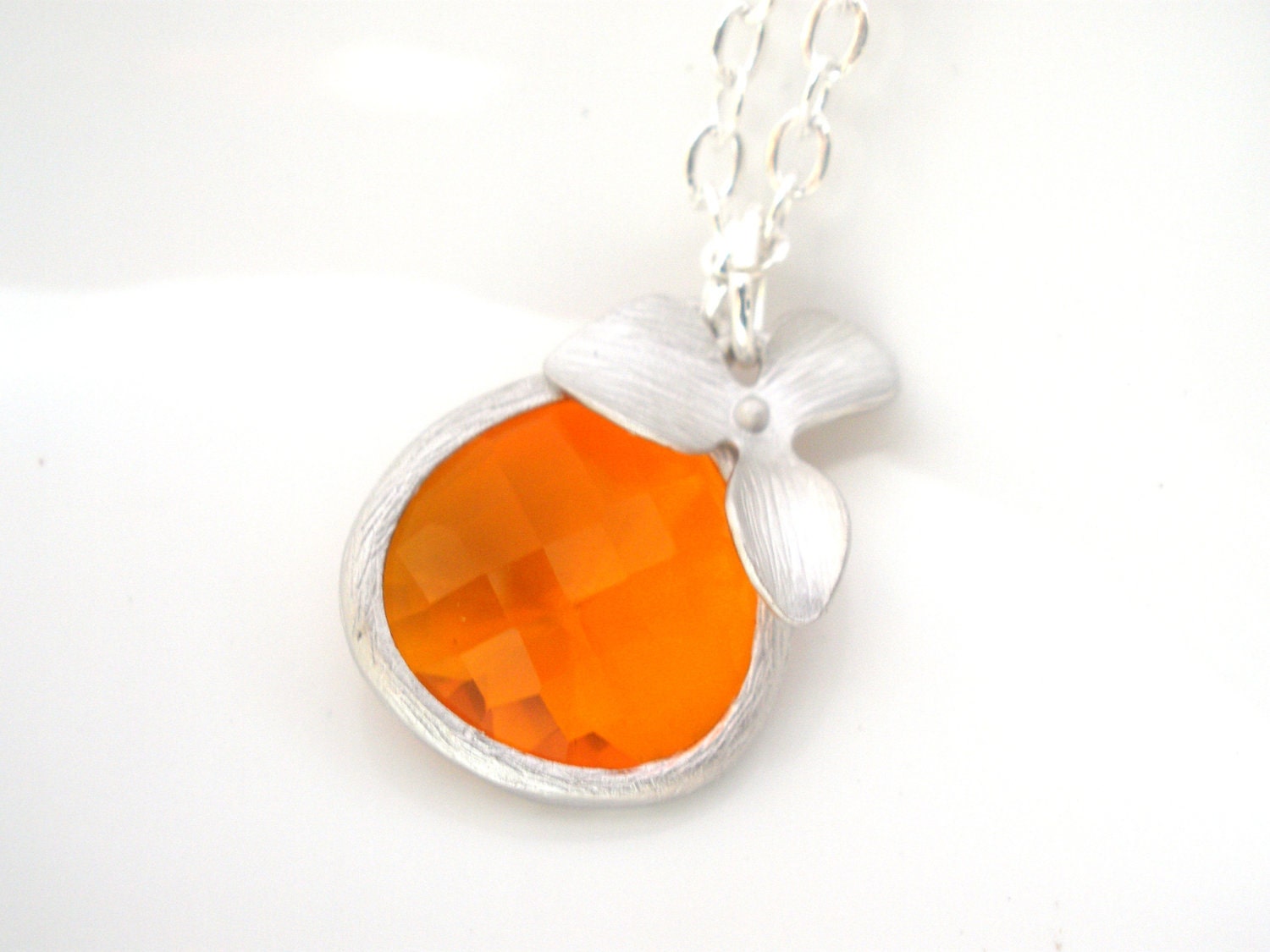 Orange Halskette, Anhänger, Mandarine Silber Orchidee Blume, Karneol, Glas, Brautjungfer Geschenk Orange Halskette, Anhänger, Mandarine Silber Orchidee Blume, Karneol, Glas, Brautjungfer Geschenk von mlejewelry