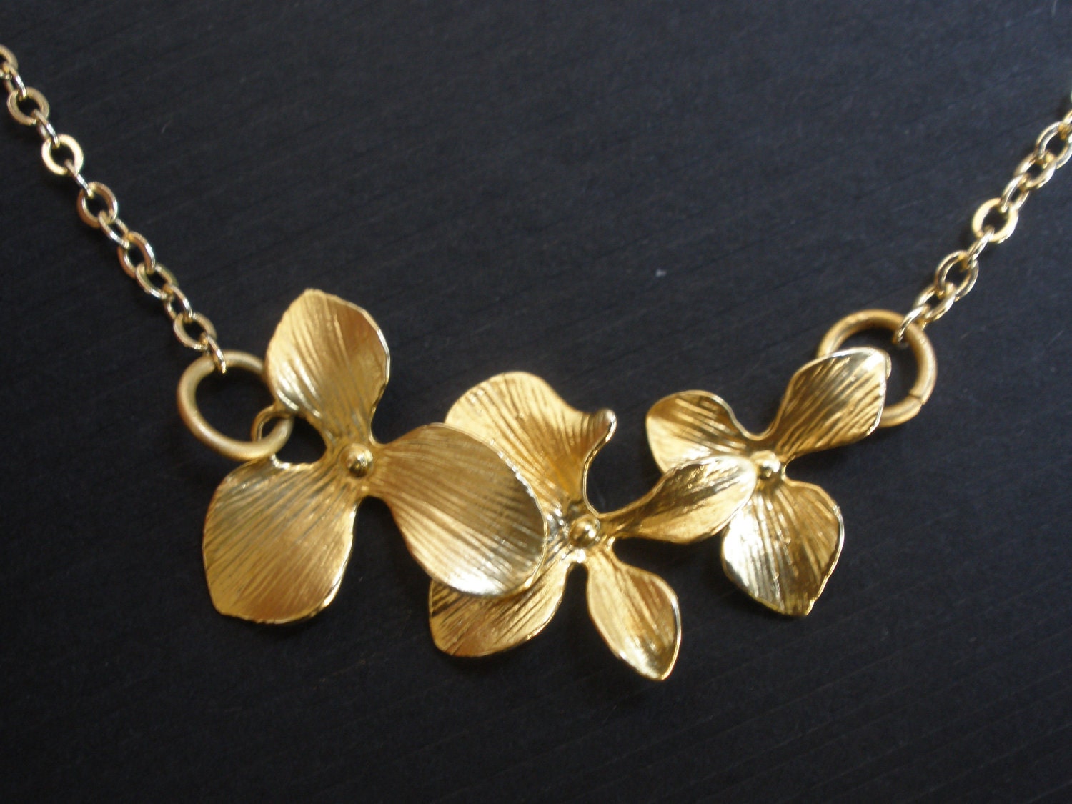 Orchidee Blume Halskette, Brautjungfer Schmuck, Anhänger, Gold Hochzeit, Brautschmuck, Geschenk Orchidee Blume Halskette, Brautjungfer Schmuck, Anhänger, Gold Hochzeit, Brautschmuck, Geschenk von mlejewelry
