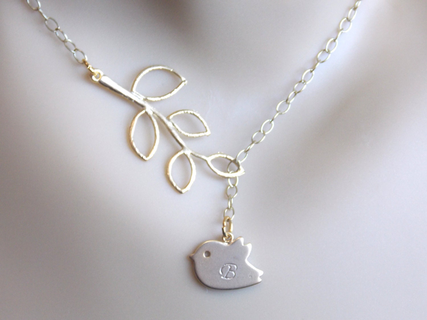 Personalisierte Gold Vogel Lariat Halskette, Erste Vogel-Anhänger, Birdie, Gestempelt, Baby-Dusche, Neues Baby, Neue Mama Halskette Personalisierte Gold Vogel Lariat Halskette, Erste Vogel-Anhänger, Birdie, Gestempelt, Baby-Dusche, Neues Baby, Neue Mama Halskette von mlejewelry