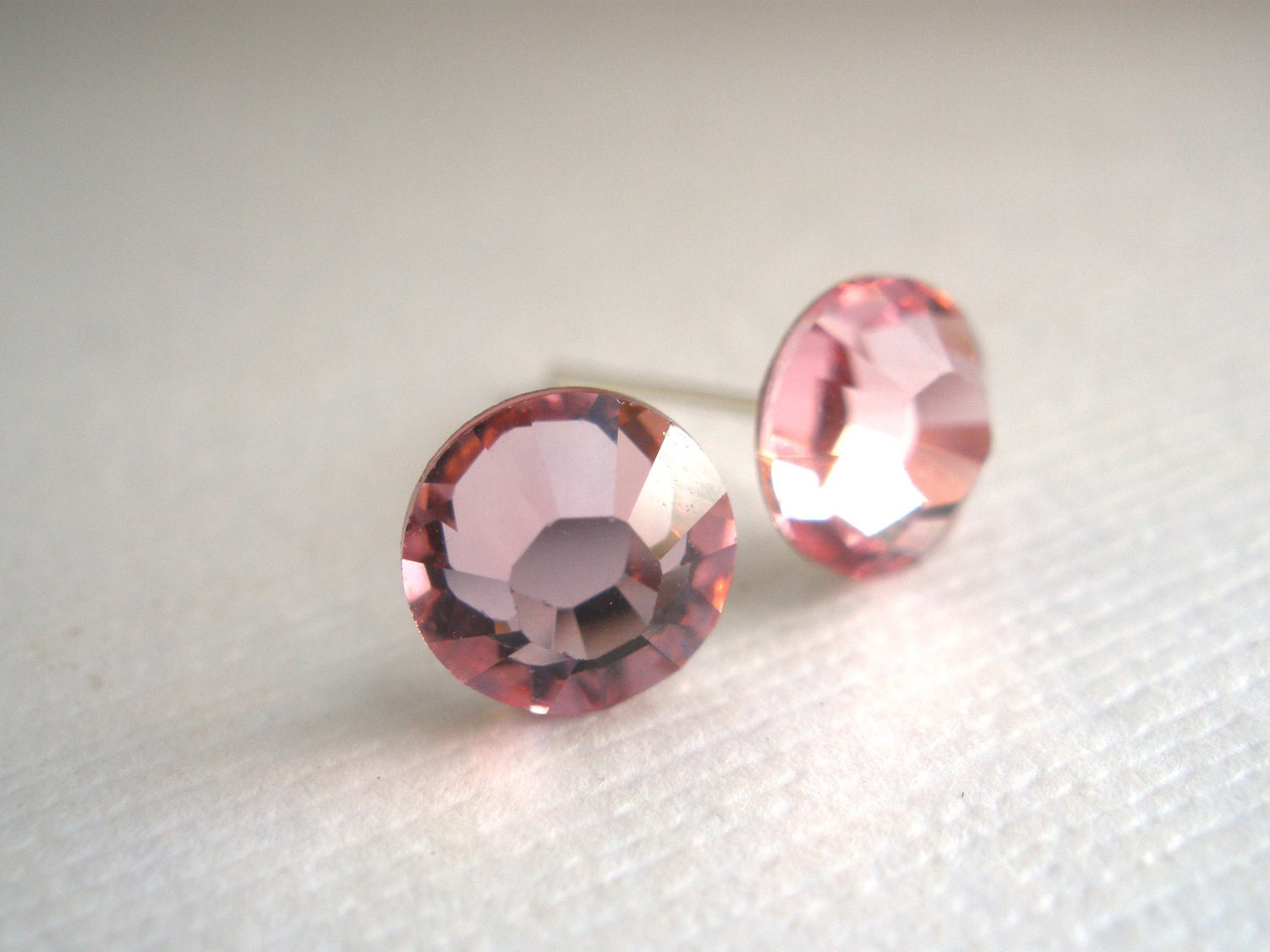 Rosa Ohrstecker, Rosa Ohrringe, Weiche Rosa, Kristall Ohrringe Swarovski Kristall, Leichte Rose, Hochzeit, Brautjungfer Geschenk Rosa Ohrstecker, Rosa Ohrringe, Weiche Rosa, Kristall Ohrringe Swarovski Kristall, Leichte Rose, Hochzeit, Brautjungfer Geschenk von mlejewelry