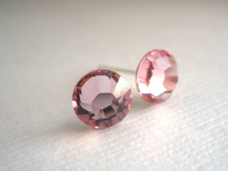 Rosa Ohrstecker, Rosa Ohrringe, Weiche Rosa, Kristall Ohrringe Swarovski Kristall, Leichte Rose, Hochzeit, Brautjungfer Geschenk Rosa Ohrstecker, Rosa Ohrringe, Weiche Rosa, Kristall Ohrringe Swarovski Kristall, Leichte Rose, Hochzeit, Brautjungfer Geschenk von mlejewelry