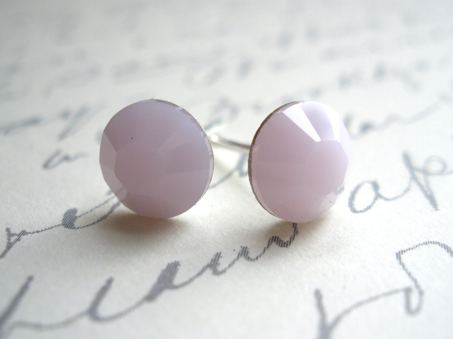 Rosa Opal Ohrstecker, Rosa Ohrringe, Swarovski-Kristall, Blass Weich Rosa, Opalescent, Alabaster, Brautjungfer Geschenke, Ohrringe Rosa Opal Ohrstecker, Rosa Ohrringe, Swarovski-Kristall, Blass Weich Rosa, Opalescent, Alabaster, Brautjungfer Geschenke, Ohrringe von mlejewelry