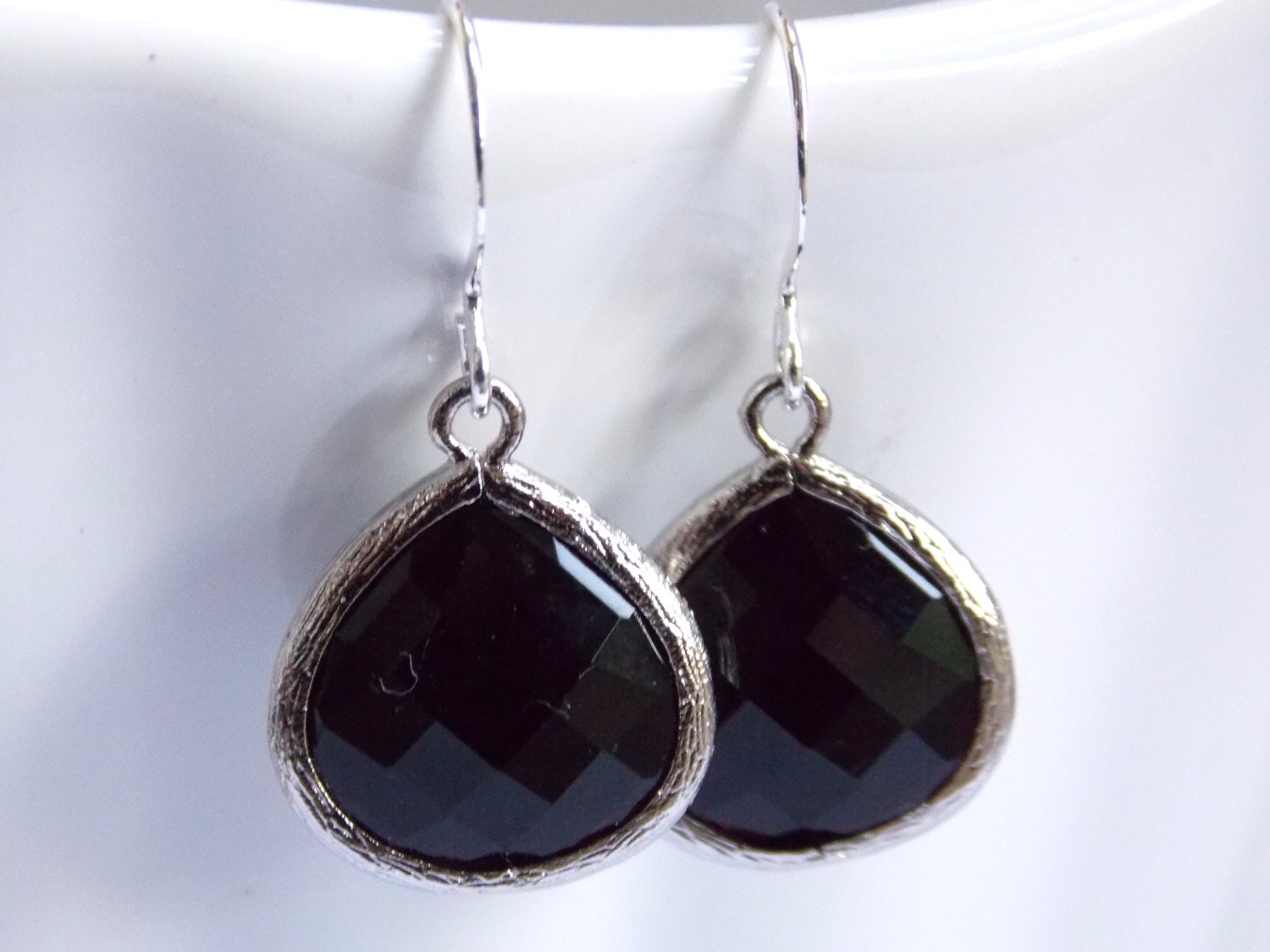 Schwarze Ohrringe, Glasohrringe, Onyx, Jet, Silberohrringe, Baumelnohrringe, Zierlich, Brautjungferohrringe, Brautohrringe, Brautjungfergeschenke Schwarze Ohrringe, Glasohrringe, Onyx, Jet, Silberohrringe, Baumelnohrringe, Zierlich, Brautjungferohrringe, Brautohrringe, Brautjungfergeschenke von mlejewelry