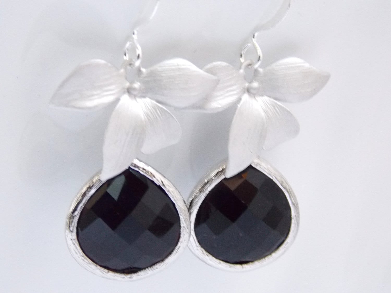 Schwarze Ohrringe, Glasohrringe, Silber Blumenohrringe, Brautjungfer Schmuck, Geschenke, Freund Geschenk Schwarze Ohrringe, Glasohrringe, Silber Blumenohrringe, Brautjungfer Schmuck, Geschenke, Freund Geschenk von mlejewelry
