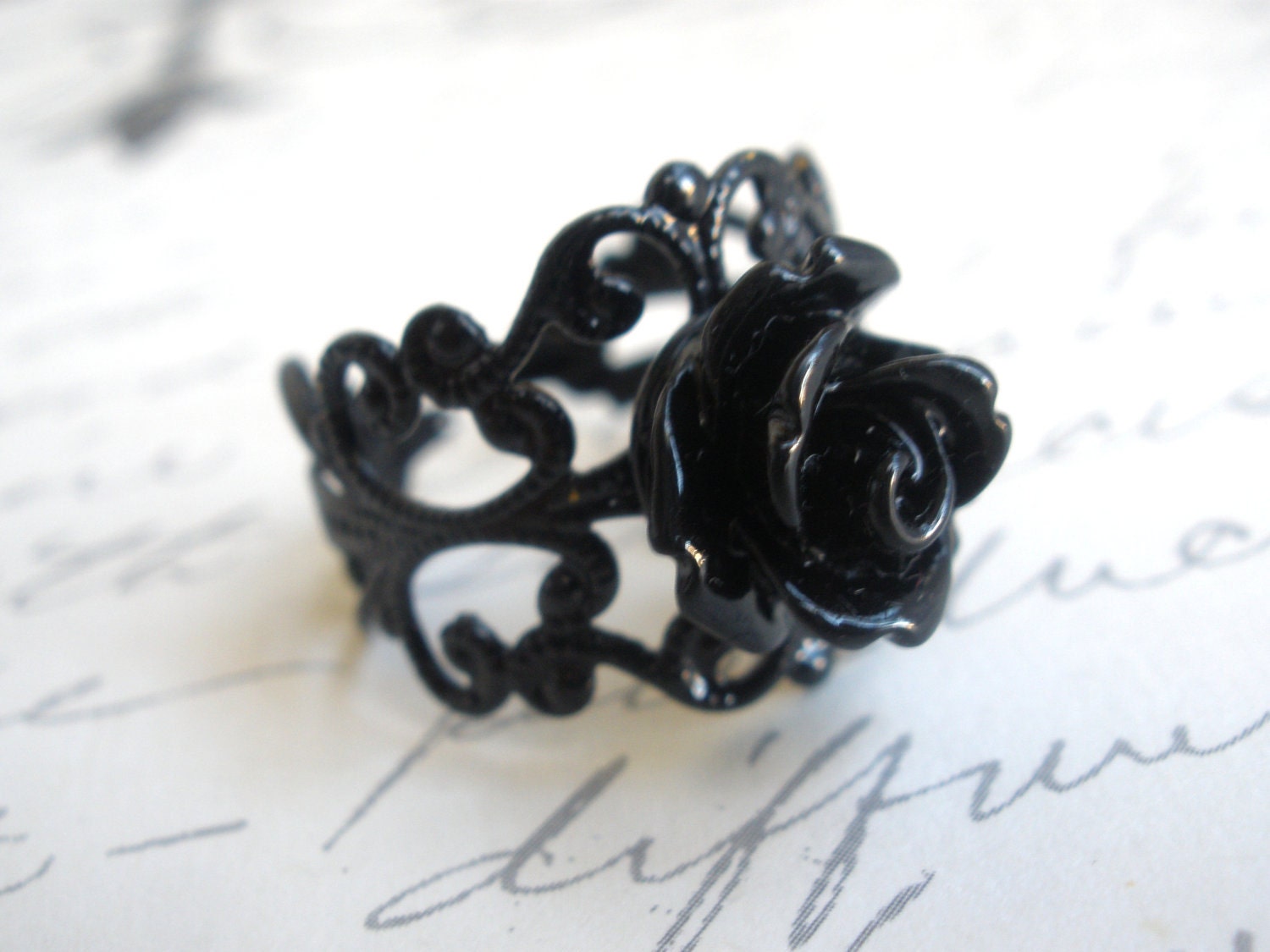 Schwarzer Ring, Ring Schwarze Rose, Verstellbarer Blumenring, Silberring, Zierlicher Cabochonring, Filigraner Geschenk Für Freundin, Teenager Schwarzer Ring, Ring Schwarze Rose, Verstellbarer Blumenring, Silberring, Zierlicher Cabochonring, Filigraner Geschenk Für Freundin, Teenager von mlejewelry