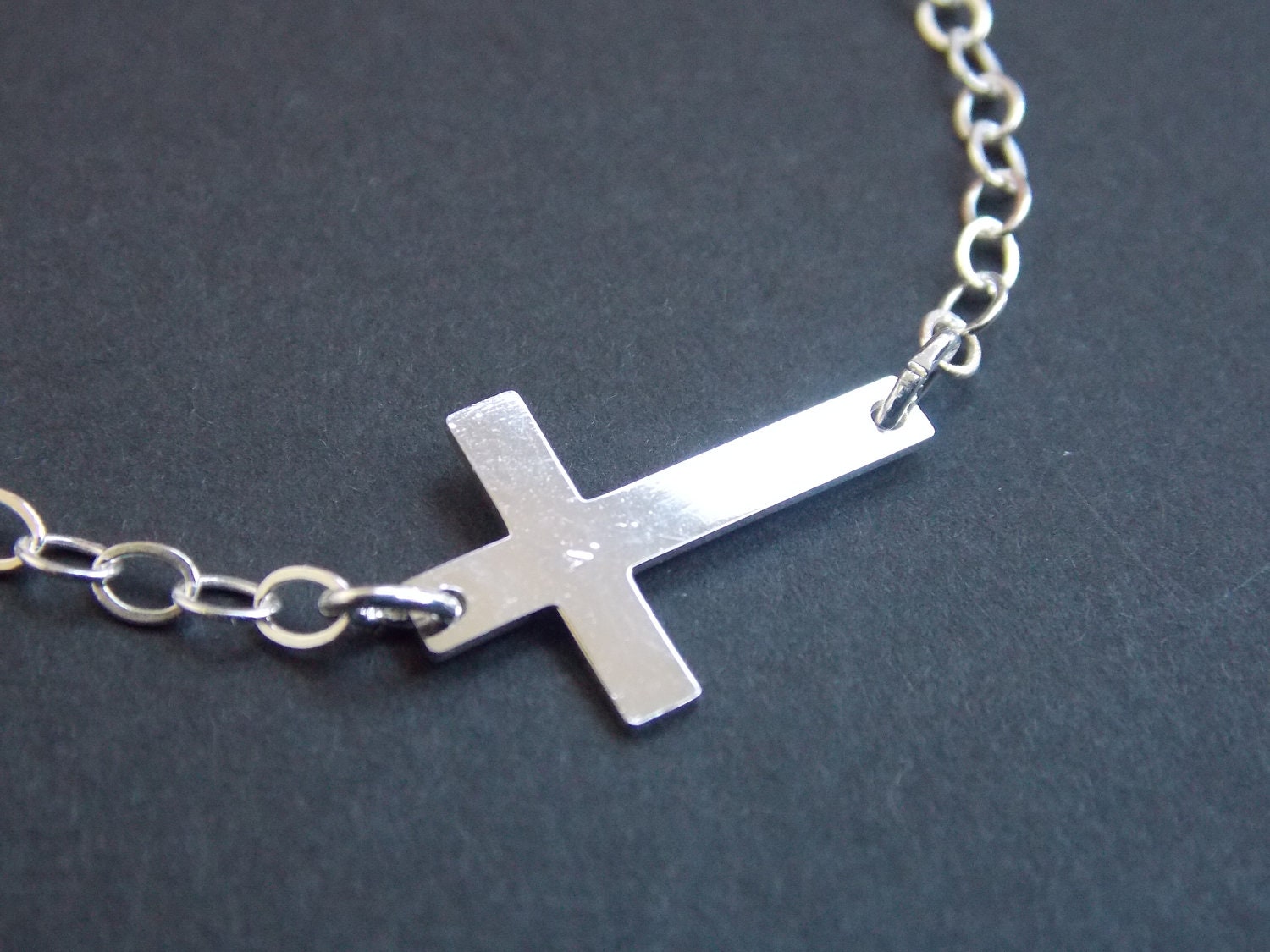 Seitlich Kreuz Halskette, Silber Sideway Cross Anhänger, Geburtstagsgeschenk Seitlich Kreuz Halskette, Silber Sideway Cross Anhänger, Geburtstagsgeschenk von mlejewelry