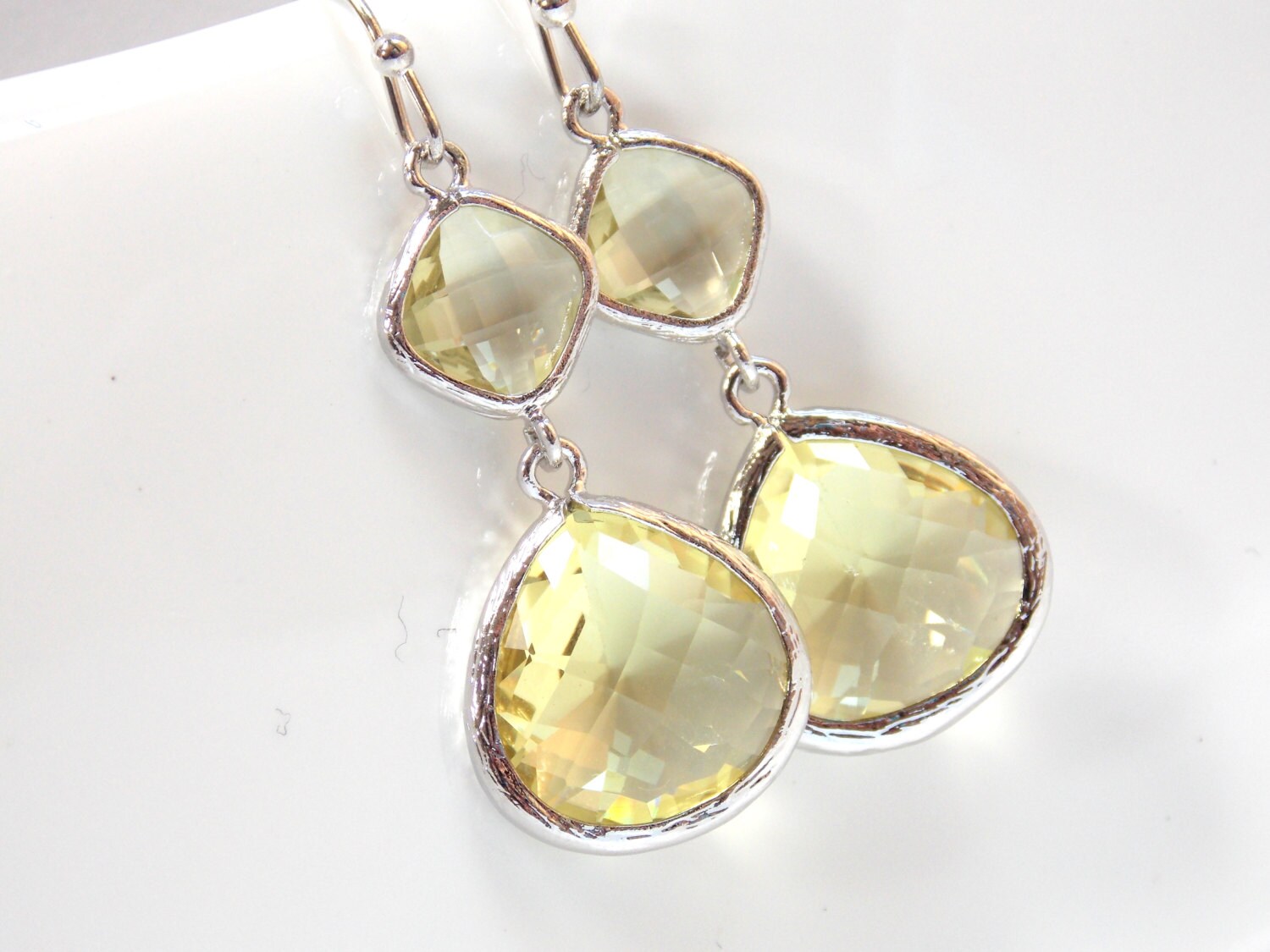 Silber Gelbe Ohrringe, Hellgelb, Weich Gelb, Glas, Silber, Hochzeitsschmuck, Brautjungfer Schmuck, Brautschmuck Silber Gelbe Ohrringe, Hellgelb, Weich Gelb, Glas, Silber, Hochzeitsschmuck, Brautjungfer Schmuck, Brautschmuck von mlejewelry