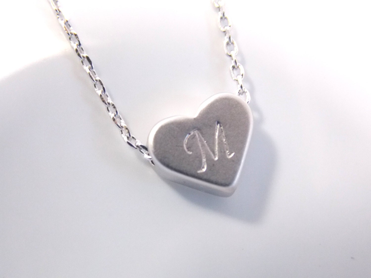 Silber Herz Halskette, Personalisierte Baby-Dusche, Anhänger, Initial Mutter Geschenk, Freundgeschenk, Mädchen Geschenk Silber Herz Halskette, Personalisierte Baby-Dusche, Anhänger, Initial Mutter Geschenk, Freundgeschenk, Mädchen Geschenk von mlejewelry