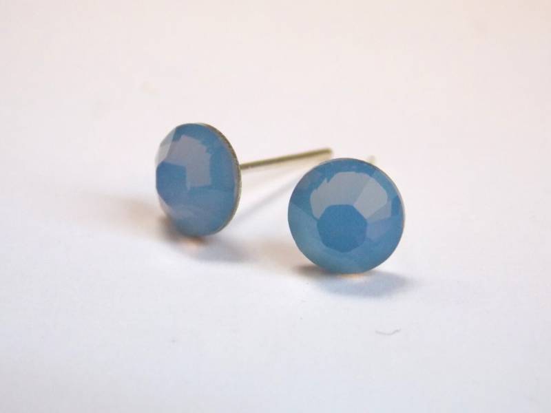 Swarovski Kristall Ohrstecker, Blaue Ohrringe, Kristallohrringe, Staubige Blau, Opal, Periwinkle, Weiches Blau, Post Brautjungfer Geschenke Swarovski Kristall Ohrstecker, Blaue Ohrringe, Kristallohrringe, Staubige Blau, Opal, Periwinkle, Weiches Blau, Post Brautjungfer Geschenke von mlejewelry