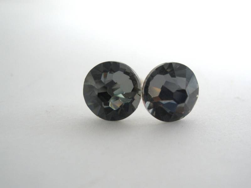 Swarovski Kristall Ohrstecker, Graue Charcoal Ohrringe, Dunkelgrauer Kristall, Post Silber Nacht, Brautjungfern Ohrringe Swarovski Kristall Ohrstecker, Graue Charcoal Ohrringe, Dunkelgrauer Kristall, Post Silber Nacht, Brautjungfern Ohrringe von mlejewelry