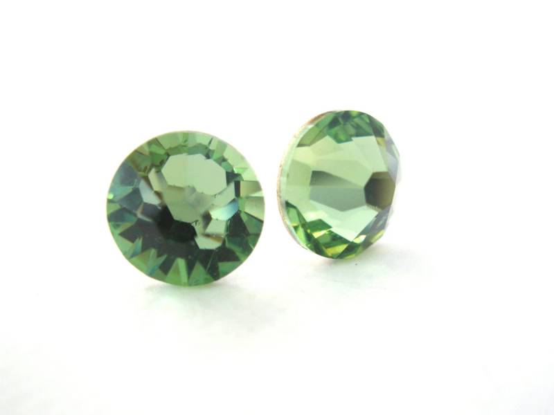 Swarovski Kristall Ohrstecker, Grüne Ohrringe, Hellgrüne Peridot Brautjungfer Geschenke von mlejewelry