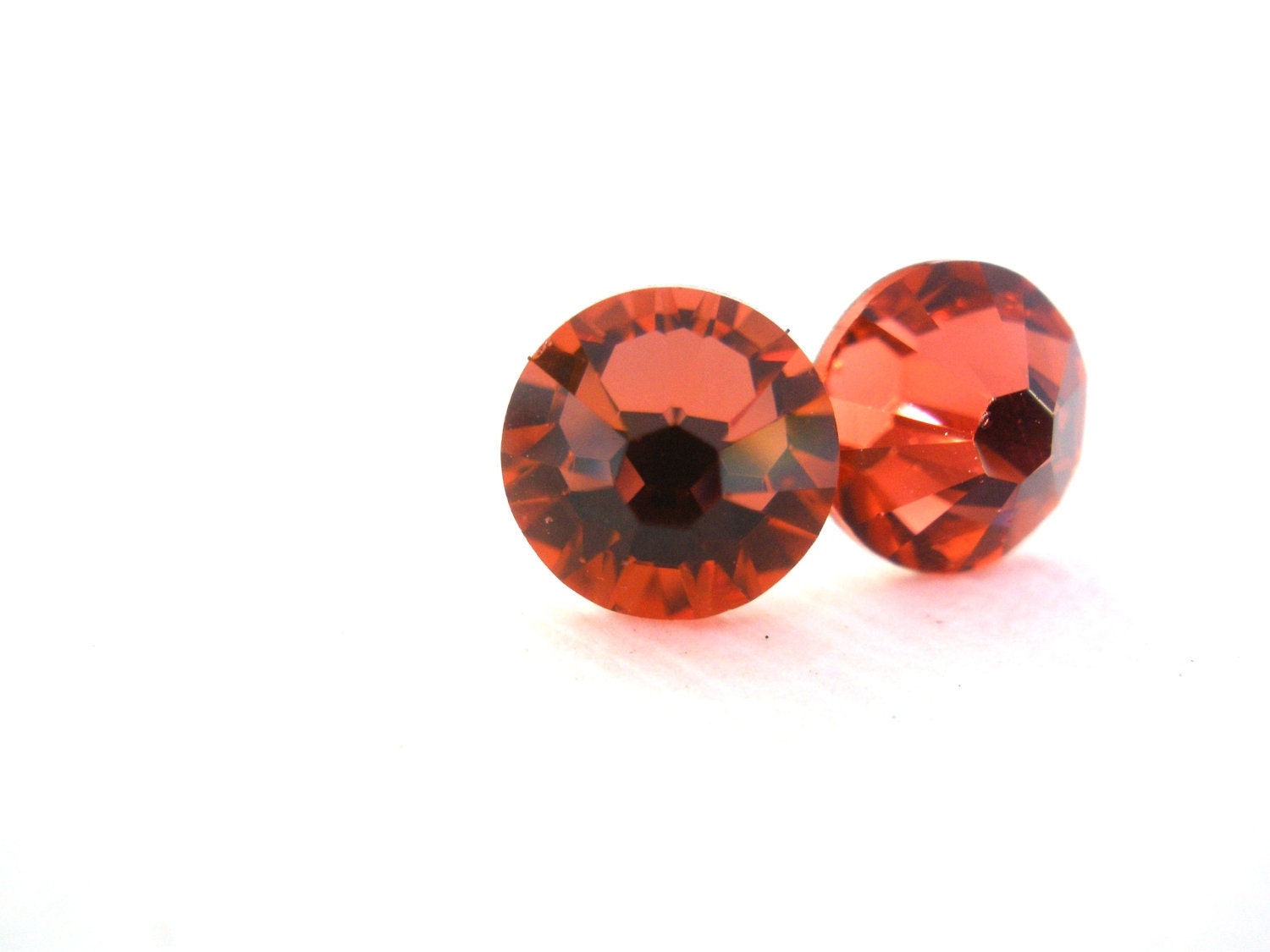 Swarovski Kristall Ohrstecker, Ohrringe, Padparadscha, Rot Orange, Feuer, Brautjungfer Geschenke, Braut Ohrringe Swarovski Kristall Ohrstecker, Ohrringe, Padparadscha, Rot Orange, Feuer, Brautjungfer Geschenke, Braut Ohrringe von mlejewelry