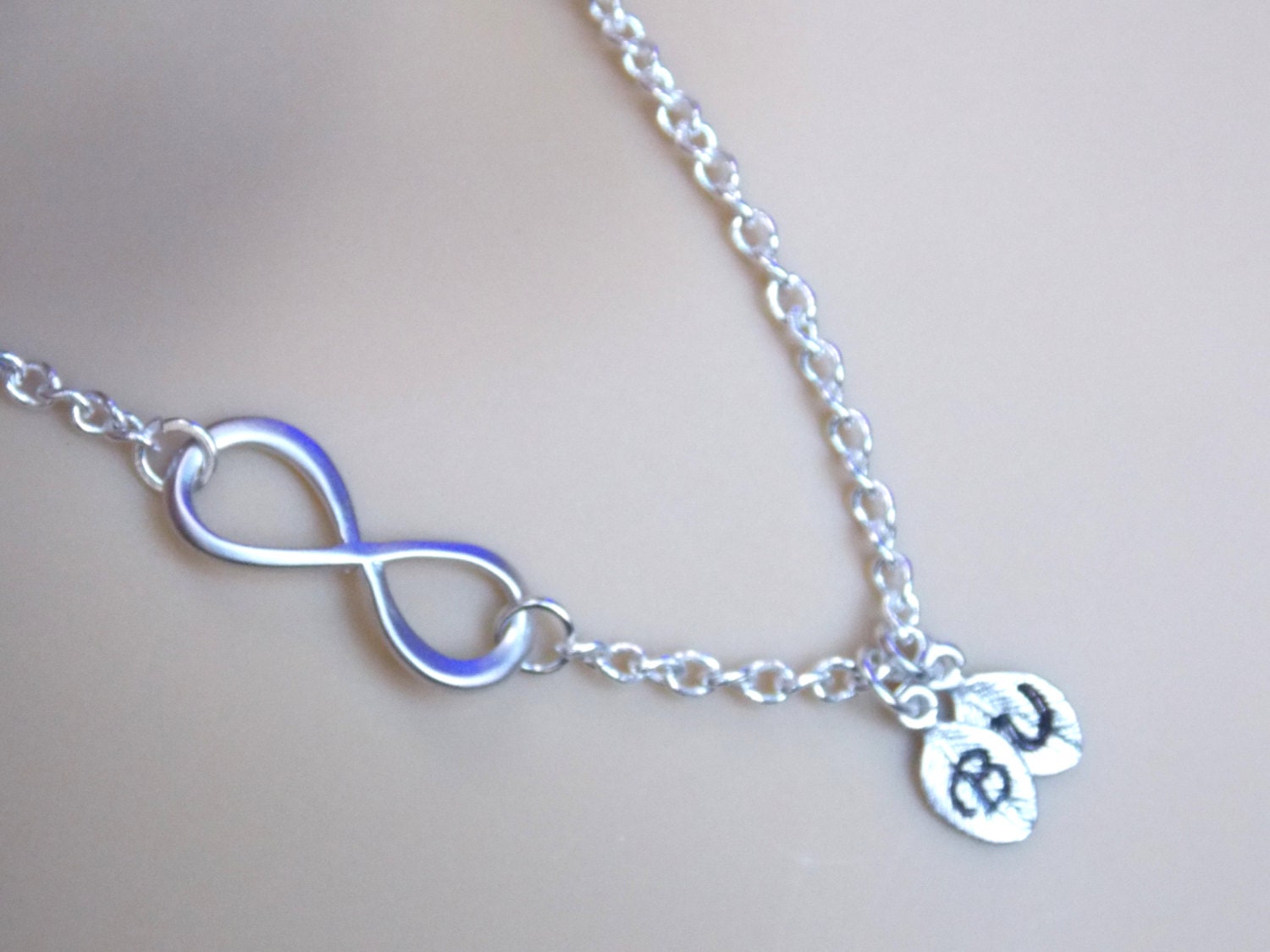 Unendlichkeit Halskette, Erste Personalisierte Silber Infinity, Baby-Dusche, Blatt Charme, Ewigkeit, Infinity-Anhänger, Mama Geschenk Unendlichkeit Halskette, Erste Personalisierte Silber Infinity, Baby-Dusche, Blatt Charme, Ewigkeit, Infinity-Anhänger, Mama Geschenk von mlejewelry