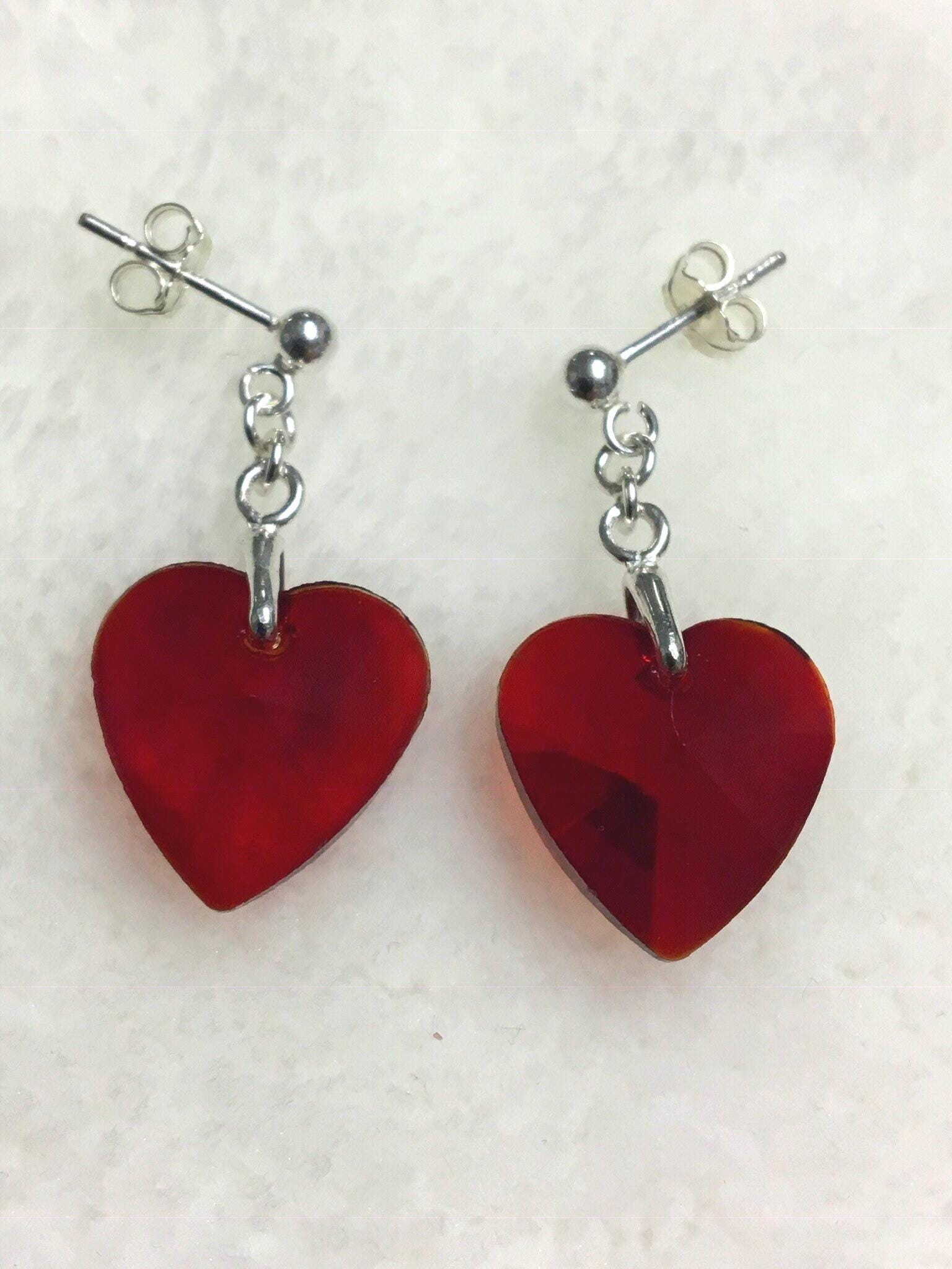 Damen Funkelnde Herz Swarovski Ohrringe in Den Heißen Trendfarben Sind Ein Muss Im Kommenden Sommer Damen Funkelnde Herz Swarovski Ohrringe in Den Heißen Trendfarben Sind Ein Muss Im Kommenden Sommer von mmilltownJewels