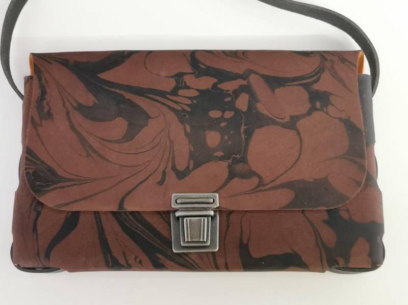 Crossbodytasche Ledertasche Ausgehtasche Umhängetasche Rindsleder Wollfilz Handgefärbt Marmoriert von mmunikat7