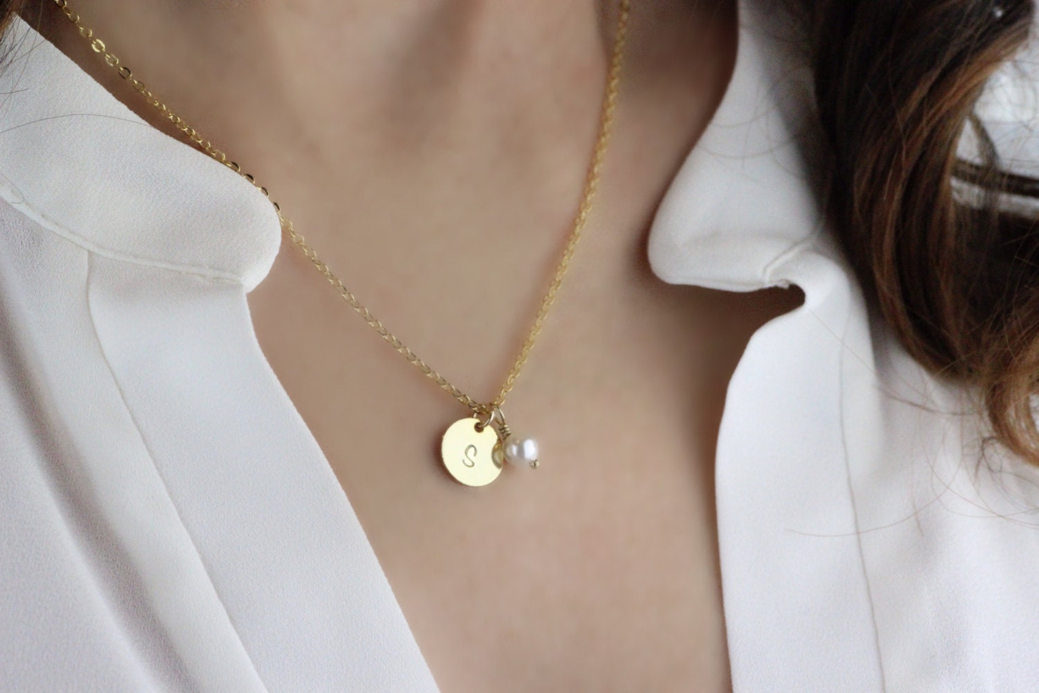 Ursprünglichen Charme, Monogrammhalskette, Birne Schmuck, Blumenmädchen, Hochzeit Brautjungfer Brautjungferngeschenk, Einfache Trödeln Mn01 Ursprünglichen Charme, Monogrammhalskette, Birne Schmuck, Blumenmädchen, Hochzeit Brautjungfer Brautjungferngeschenk, Einfache Trödeln Mn01 von mngiftshop