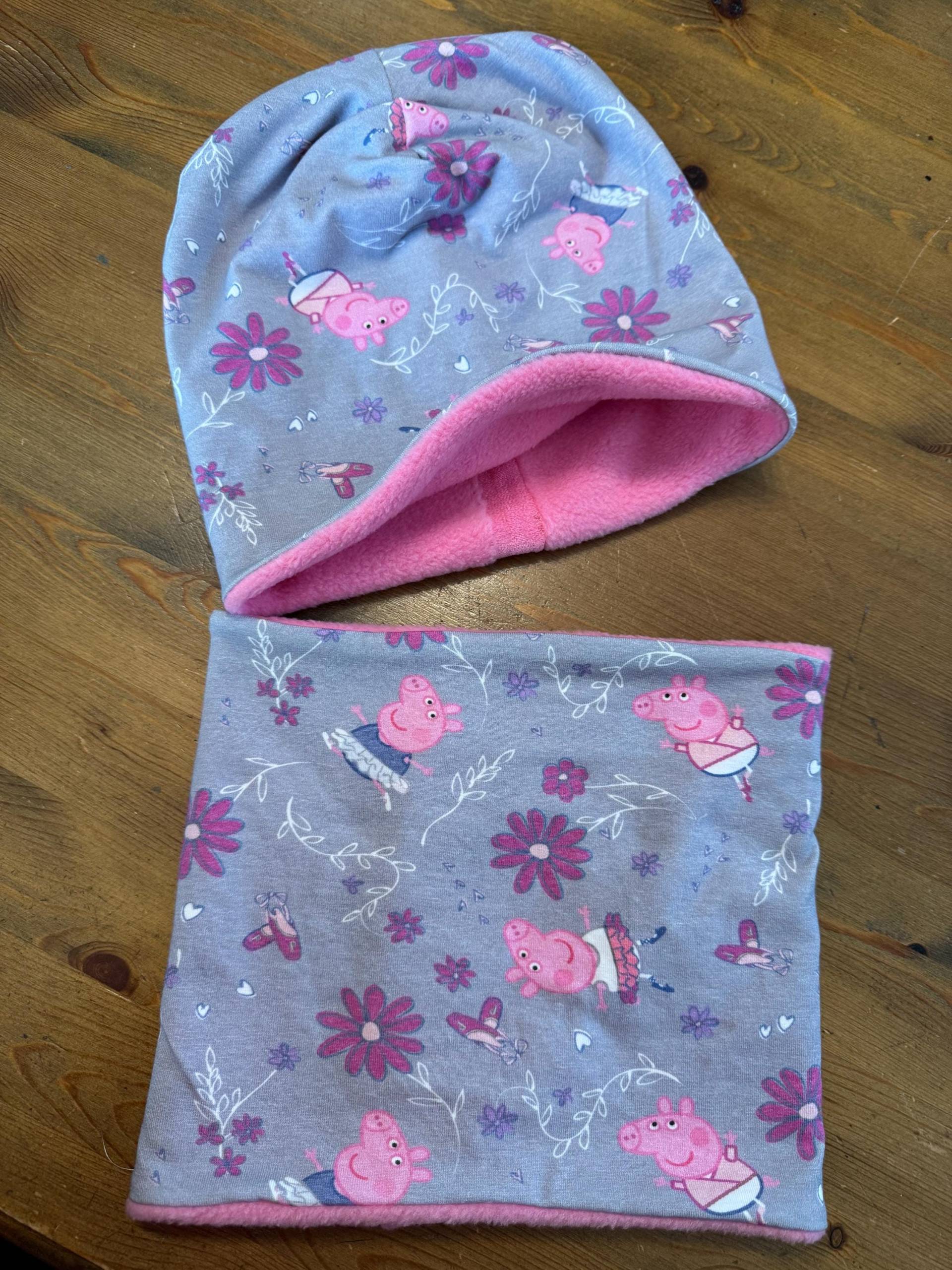 Fleece Kuschel Mütze Mit Loop Peppa Wutz Fleece Kuschel Mütze Mit Loop Peppa Wutz von modebine