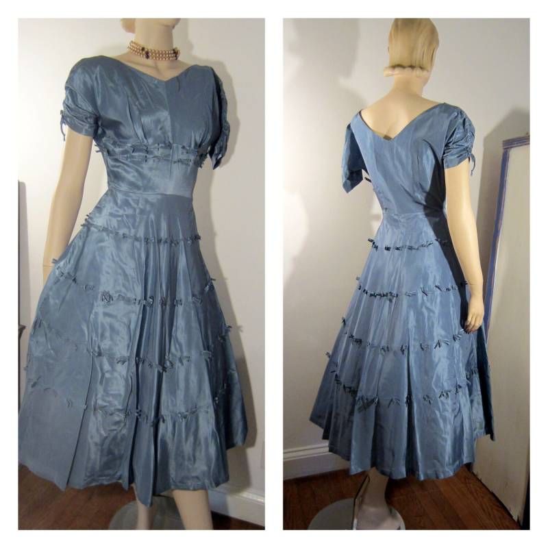 50Er Jahre Blaues Kleid Mit Schleife, Vintage Cocktail - Oder Abschlussballkleid 50Er Jahre Blaues Kleid Mit Schleife, Vintage Cocktail - Oder Abschlussballkleid von modernmatters