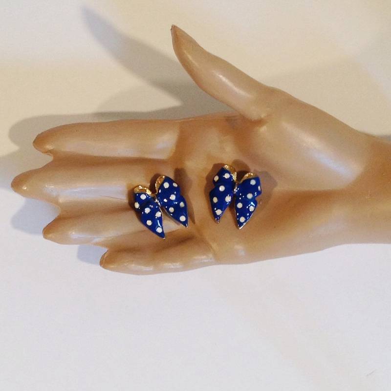 Kleine Blaue Schleifenbroschen, 80Er Jahre Schmuck, Schleifenbrosche, Perfekt Als Geschenk Für Sie Zu 100% Kleine Blaue Schleifenbroschen, 80Er Jahre Schmuck, Schleifenbrosche, Perfekt Als Geschenk Für Sie Zu 100% von modernmatters