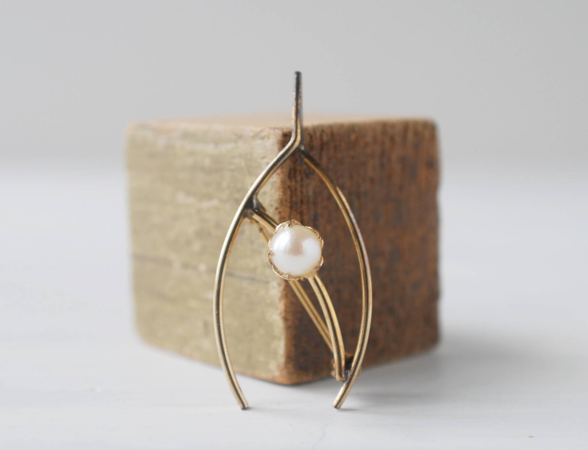 Jahrgang Glück Querlenker Gold Und Faux Perle Brosche, 12K Gefüllt Stift, Elegante Anwesen Schmuck, Vintage Modeschmuck, Glücksbringer von modernpoetry