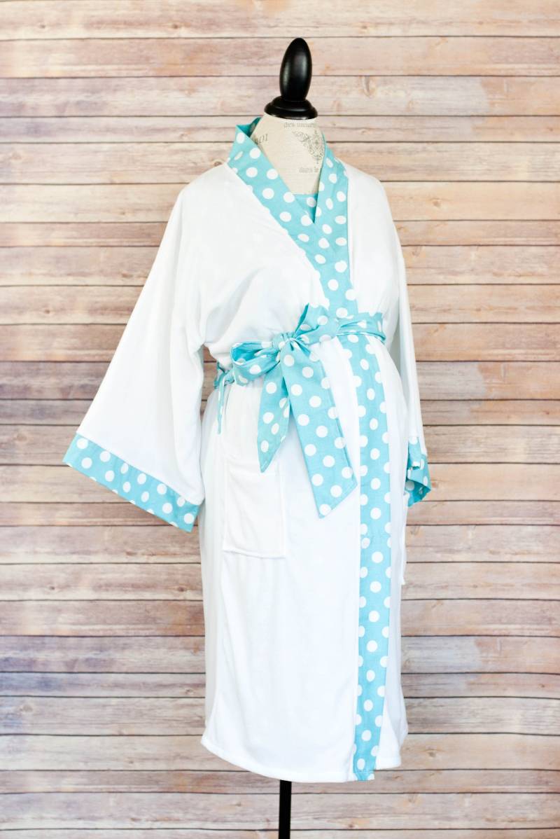 Umstandsrobe Aus Super Weichem Micro Fleece - Gemütlich Für Den Winter Einzigartiges Baby-Dusche-Geschenk Sie Aqua Polka Dot von modmum