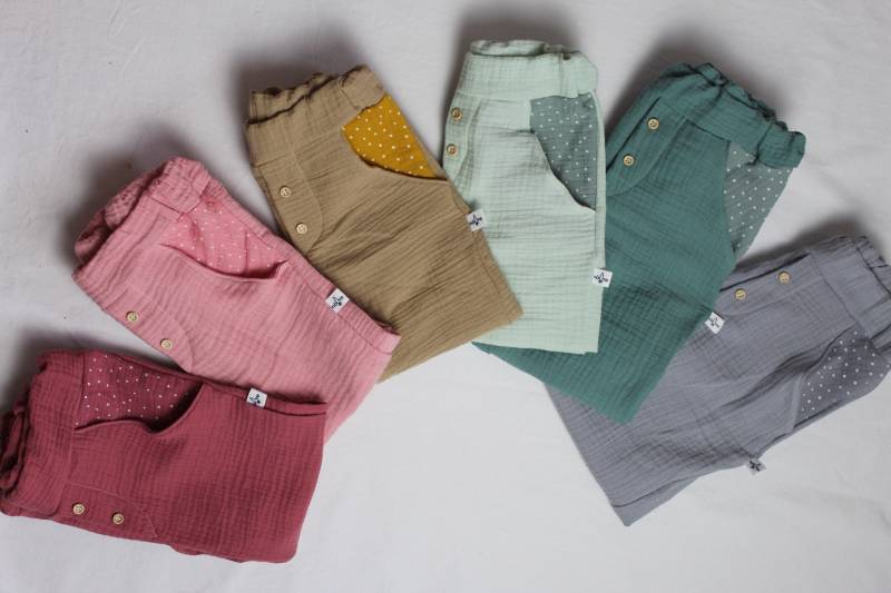 Musselin Chino - Lang Hose Frühling Sommer Hosentaschen Unisex Kinder Ostern Einschulung Taufe Jungen Mädchen Knöpfe von moehredesign