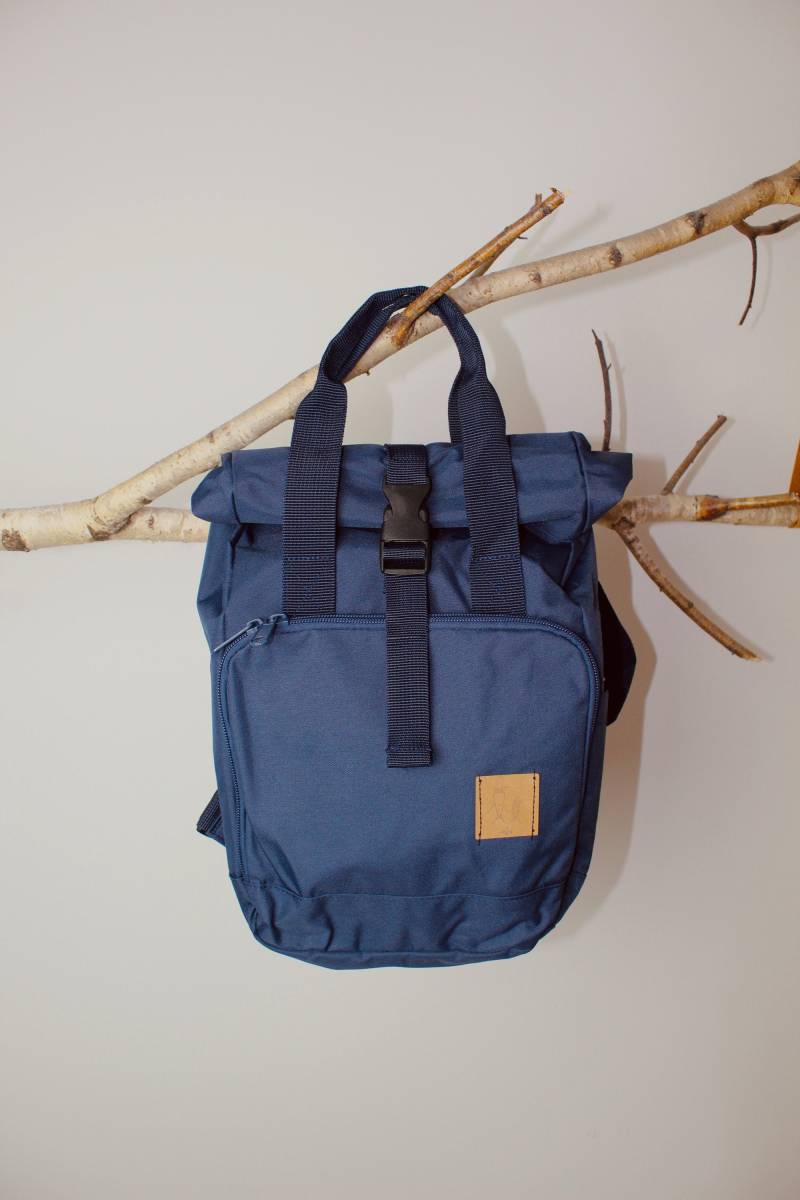 Rucksack "Följeslagare Mini" - Blau Navy Bag -Tasche Schulanfang Schule Wickel Rolltop Kita Kinder Recycelt Geschenk von moehredesign