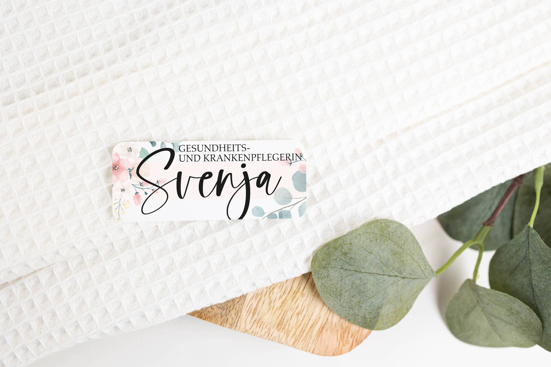 Personalisiertes Namensschild | Anstecker, Button, Schild Kleidung, Ansteckschild Pflege, Krankenschwester, Pflegefachfrau, Hebamme, Mfa Personalisiertes Namensschild | Anstecker, Button, Schild Kleidung, Ansteckschild Pflege, Krankenschwester, Pflegefachfrau, Hebamme, Mfa von moinSvenja
