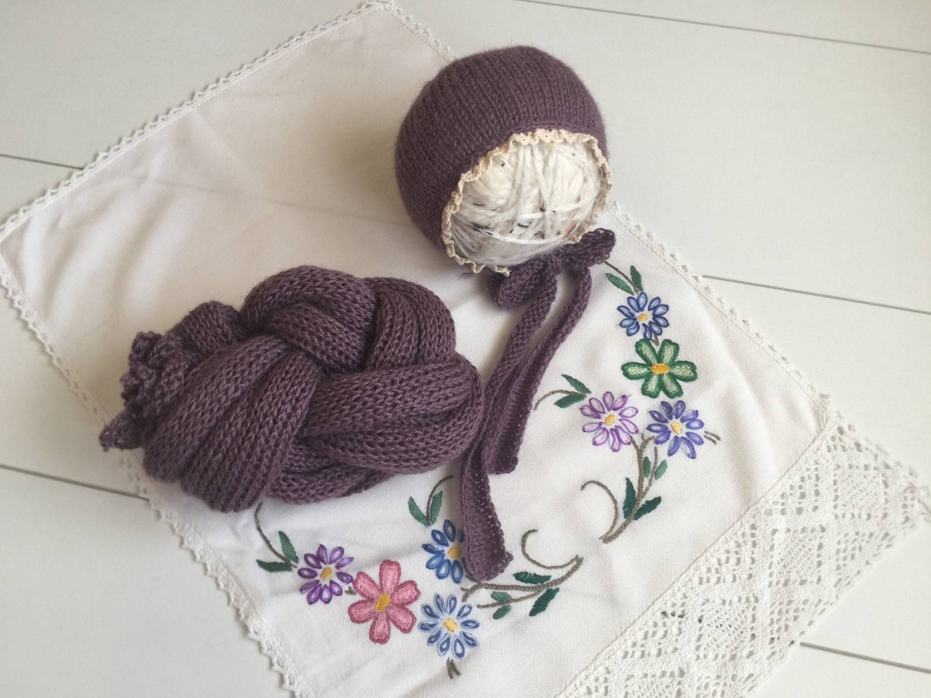 Mauve Set Spitzenrand Gestrickte Krawatten Mütze in Mauve Mit Passendem Langem Strick Wrap Neugeborenen Foto Requisite Baby Mädchen von mokumba