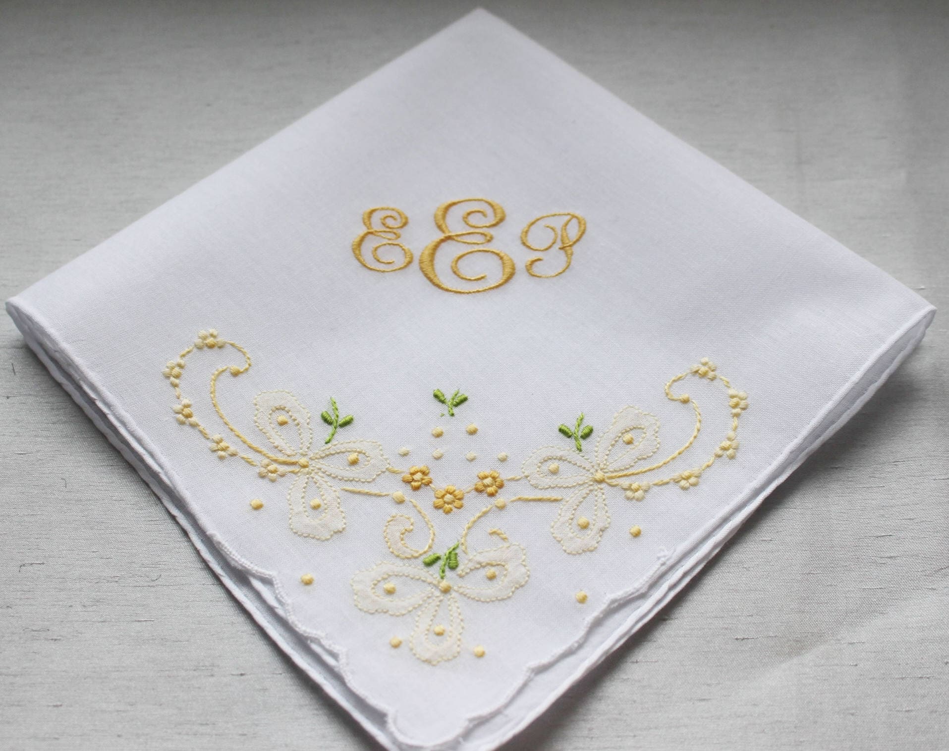 Blumen Taschentuch Mit Monogramm Blumen Taschentuch Mit Monogramm von mollyandmom