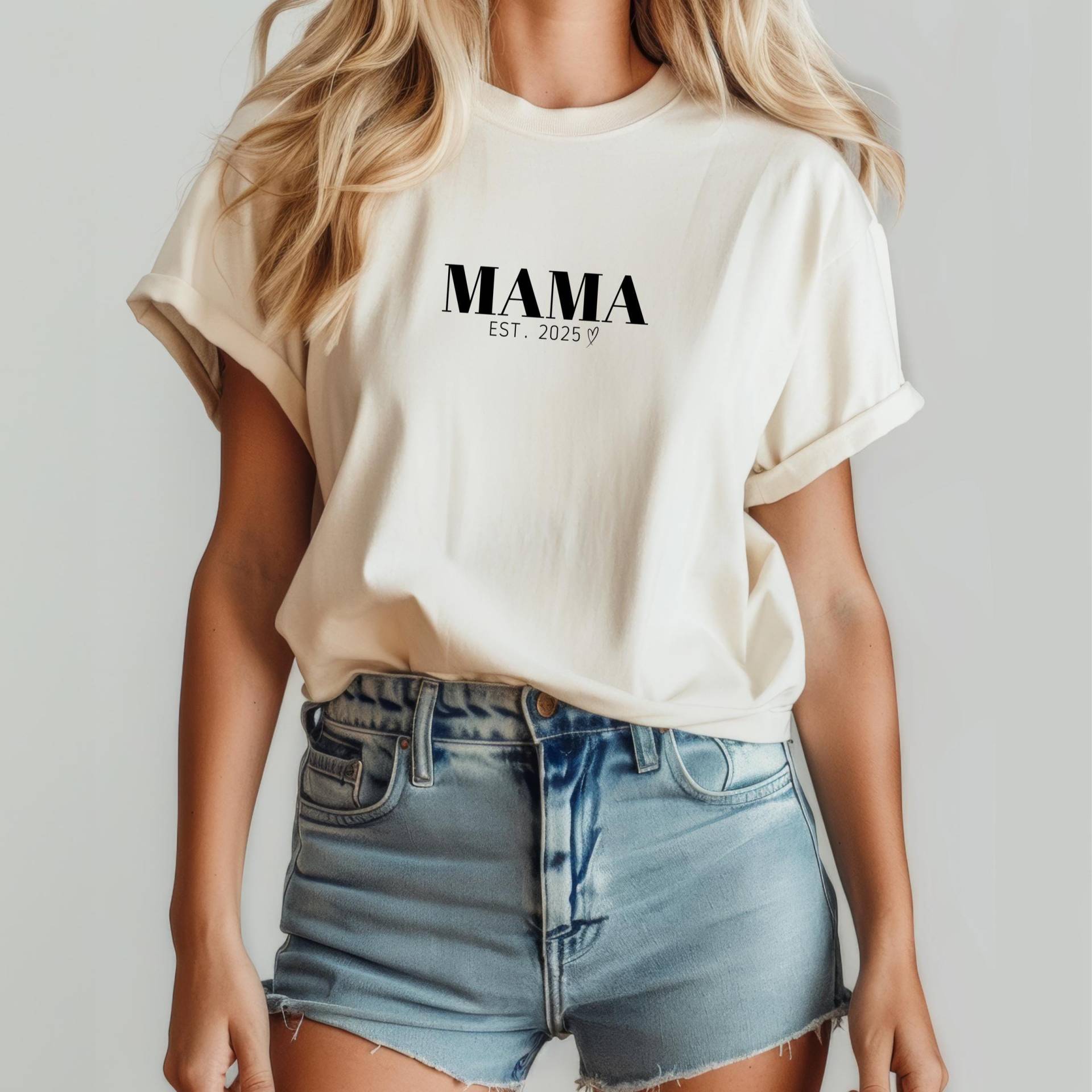 Personalisiertes Mama Shirt Est 2025 Muttertags Mom Gift Geschenkidee To Be Beste Geschenk Junge Mamastyle Momlook von momentemacherDesigns