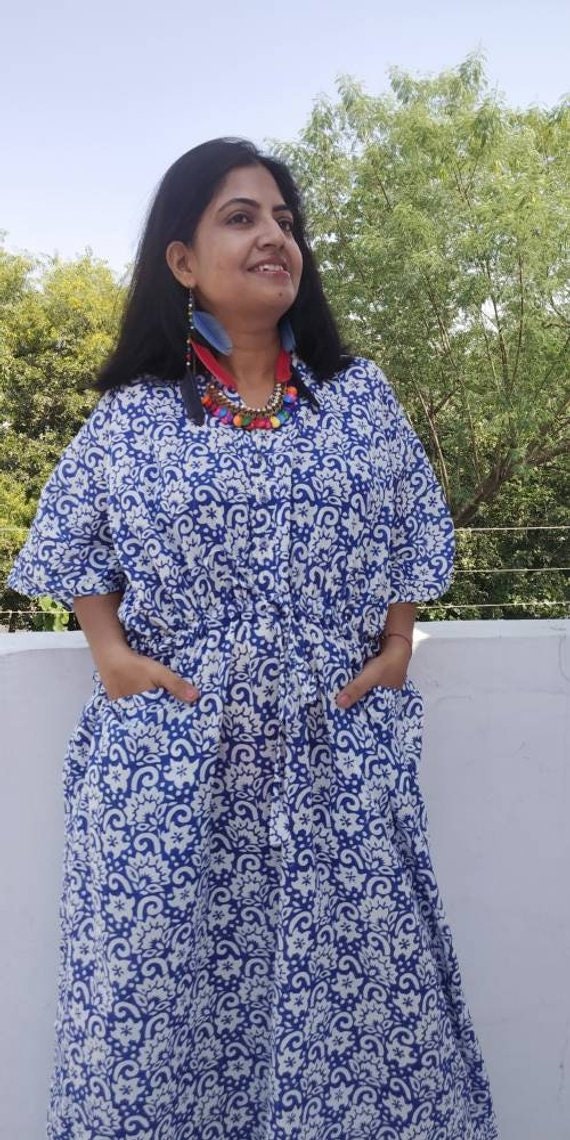 Handgemachtes Blaues Florales Kaftan Kleid Handblock Print Baumwolle Maxi von mommyrobeclothing