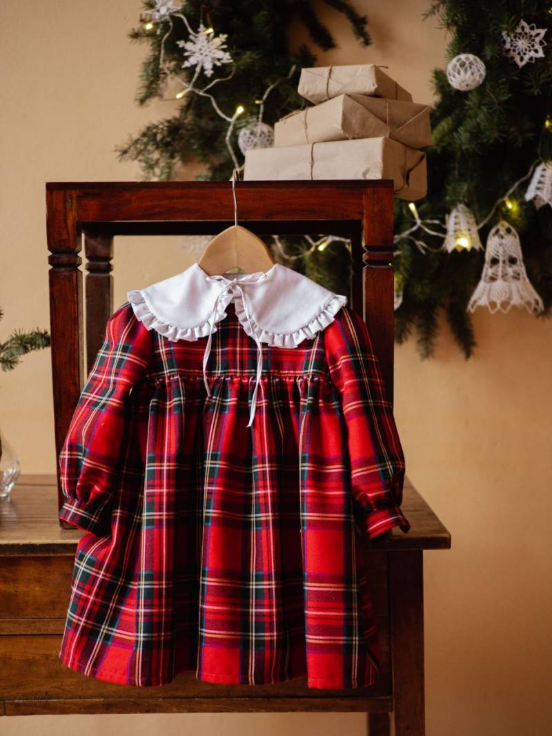 Handgefertigtes Kariertes Kleid Für Mädchen Mit Abnehmbarem Kragen von momscreativecz