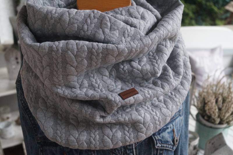 Kuschelloop Grau Loop Hellgrau Zopfmuster Loopschal Kuschelloop Grau Loop Hellgrau Zopfmuster Loopschal von momseven