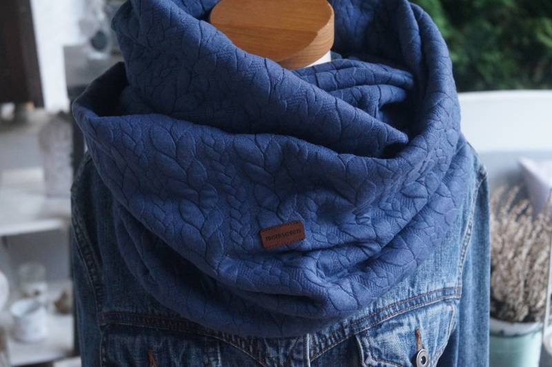 Kuschelloop Mittelblau Loop Blau Zopfmuster Loopschal Kuschelloop Mittelblau Loop Blau Zopfmuster Loopschal von momseven