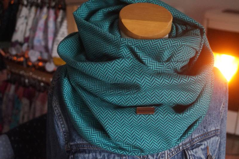Loop Kuschelweicher Jacquard Fischgrät Smaragtgrün - Loopschal Loop Kuschelweicher Jacquard Fischgrät Smaragtgrün - Loopschal von momseven