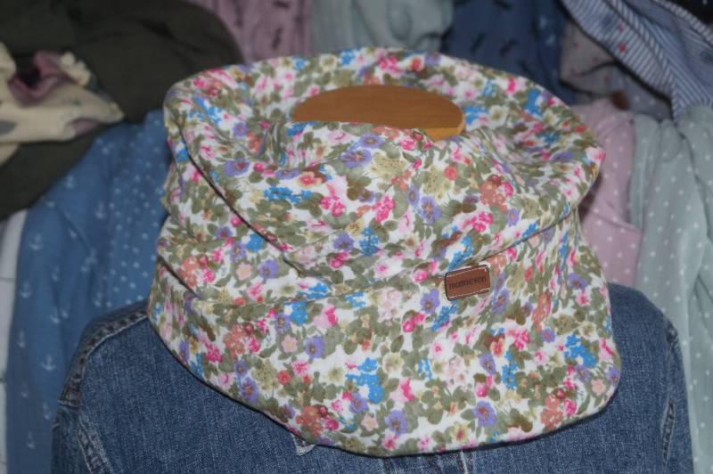 Loopschal Musselin Blumen Weiß Grün Blau Lila Pink Rosa Blümchen Loop Miniblümchen Loopschal Musselin Blumen Weiß Grün Blau Lila Pink Rosa Blümchen Loop Miniblümchen von momseven
