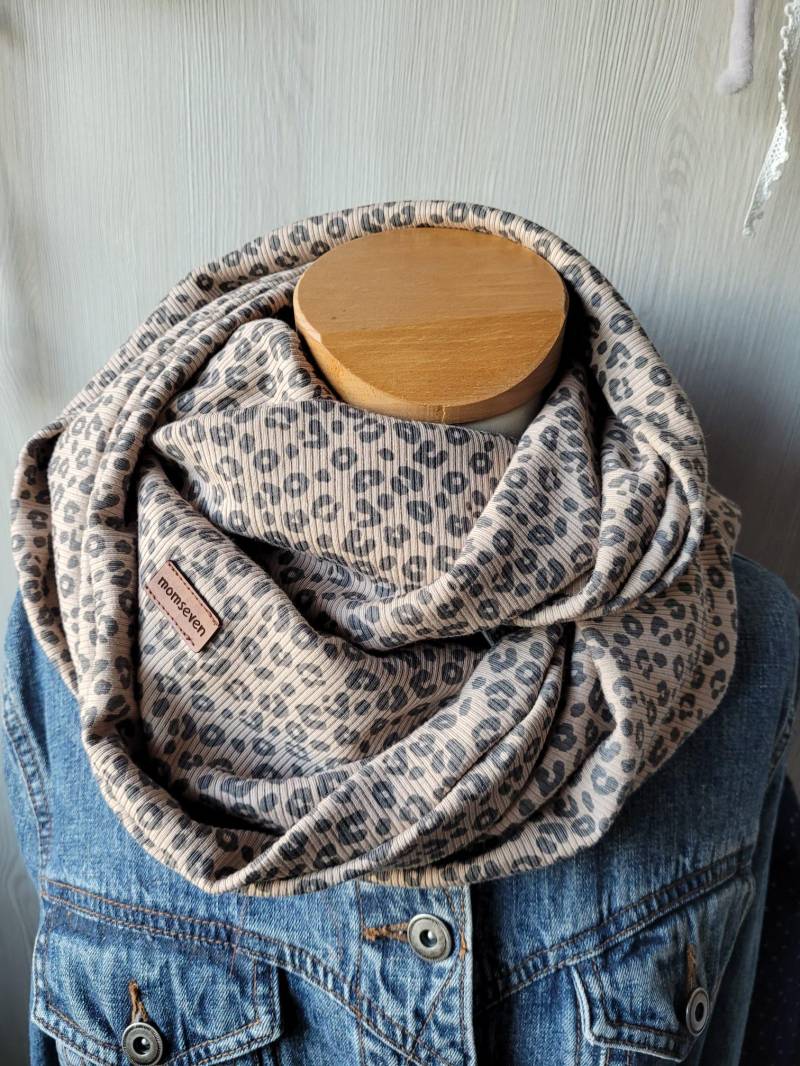 Sofort Versandbereit Neu November Rippstrick Jersey Loopschal Leopardenmuster Dunkelbeige von momseven