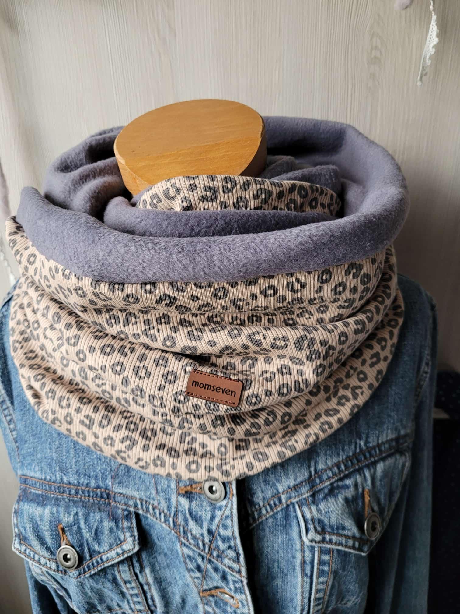 Neu November Winterschal Rippstrick Jersey Leopardenmuster Dunkelbeige in Kombi Mit Fleecestoff Dunkelgrau von momseven