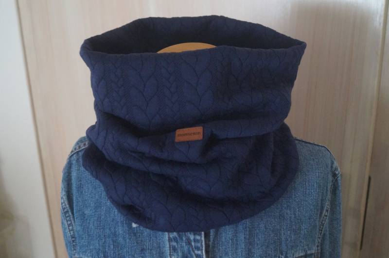 Schlupfschal Kuschelloop Blau Zopfmuster Schal Dunkelblau Schlupfschal Kuschelloop Blau Zopfmuster Schal Dunkelblau von momseven