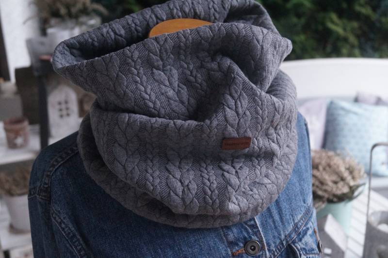 Schlupfschal Kuschelloop Grau Zopfmuster Schal Mittelgrau Schlupfschal Kuschelloop Grau Zopfmuster Schal Mittelgrau von momseven