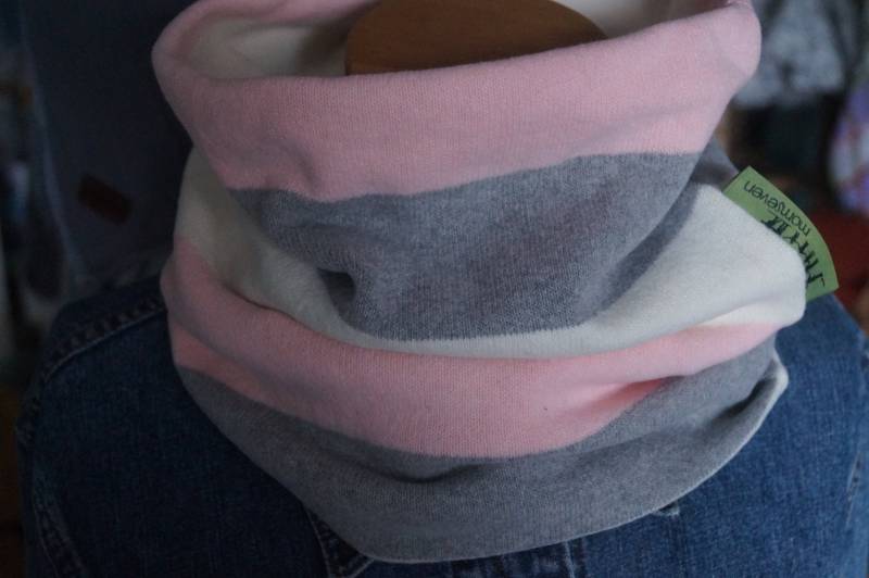 Schlupfschal Strickstoff Streifen Weich Lachrosa/Cremeweiß/Grau Winterschal Schal Schlupfschal Strickstoff Streifen Weich Lachrosa/Cremeweiß/Grau Winterschal Schal von momseven