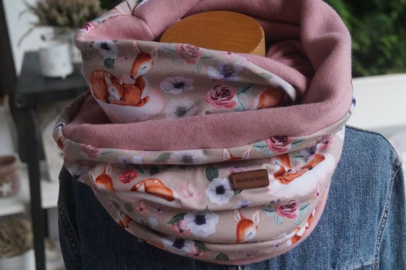 Winterloop Loopschal Rehe Blüten Jerseystoff, Kombiniert Mit Fleece Altrose Winterloop Loopschal Rehe Blüten Jerseystoff, Kombiniert Mit Fleece Altrose von momseven