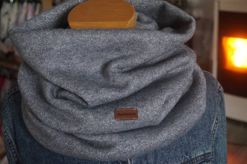 Winterschlupfschal Glitzer Strick Jacquard - Graublau Meliert Winterschlupfschal Glitzer Strick Jacquard - Graublau Meliert von momseven
