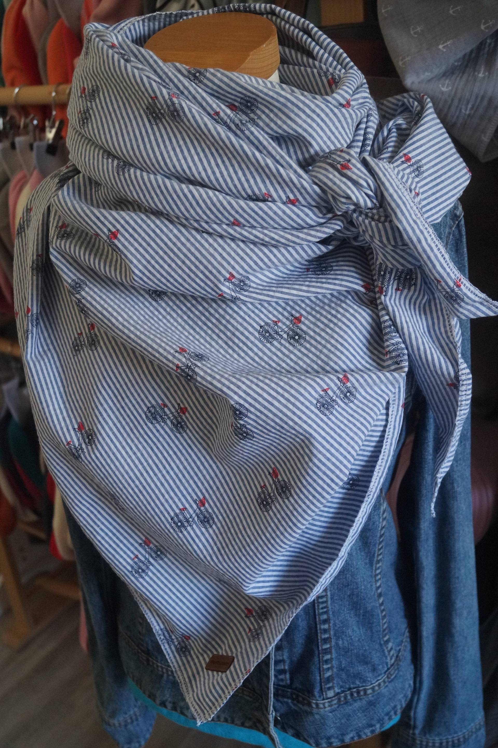 xxl Seersucker-Dreieckstuch Fahrräder Blau/Weiß von momseven