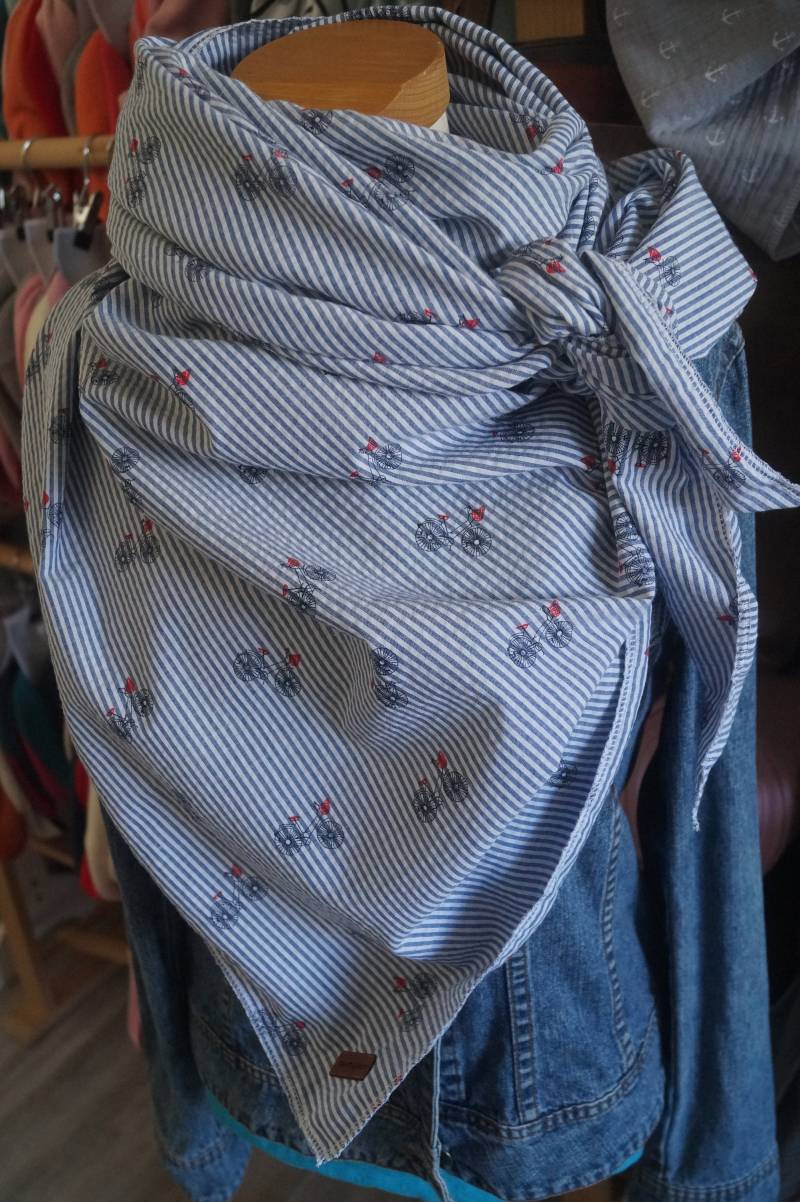 xxl Seersucker-Dreieckstuch Fahrräder Blau/Weiß xxl Seersucker-Dreieckstuch Fahrräder Blau/Weiß von momseven